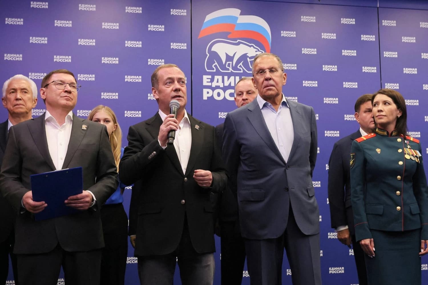 Путины дэмжлэгтэй “Нэгдсэн Орос” нам Төрийн Думын сонгуульд олонхоо хадгалах төлөвтэй байна