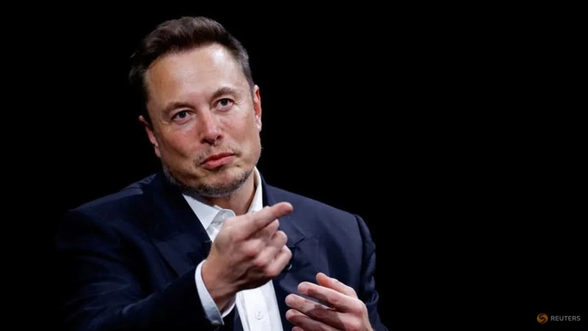 Илон Маск Парист болсон VivaTech бага хурал дээр
