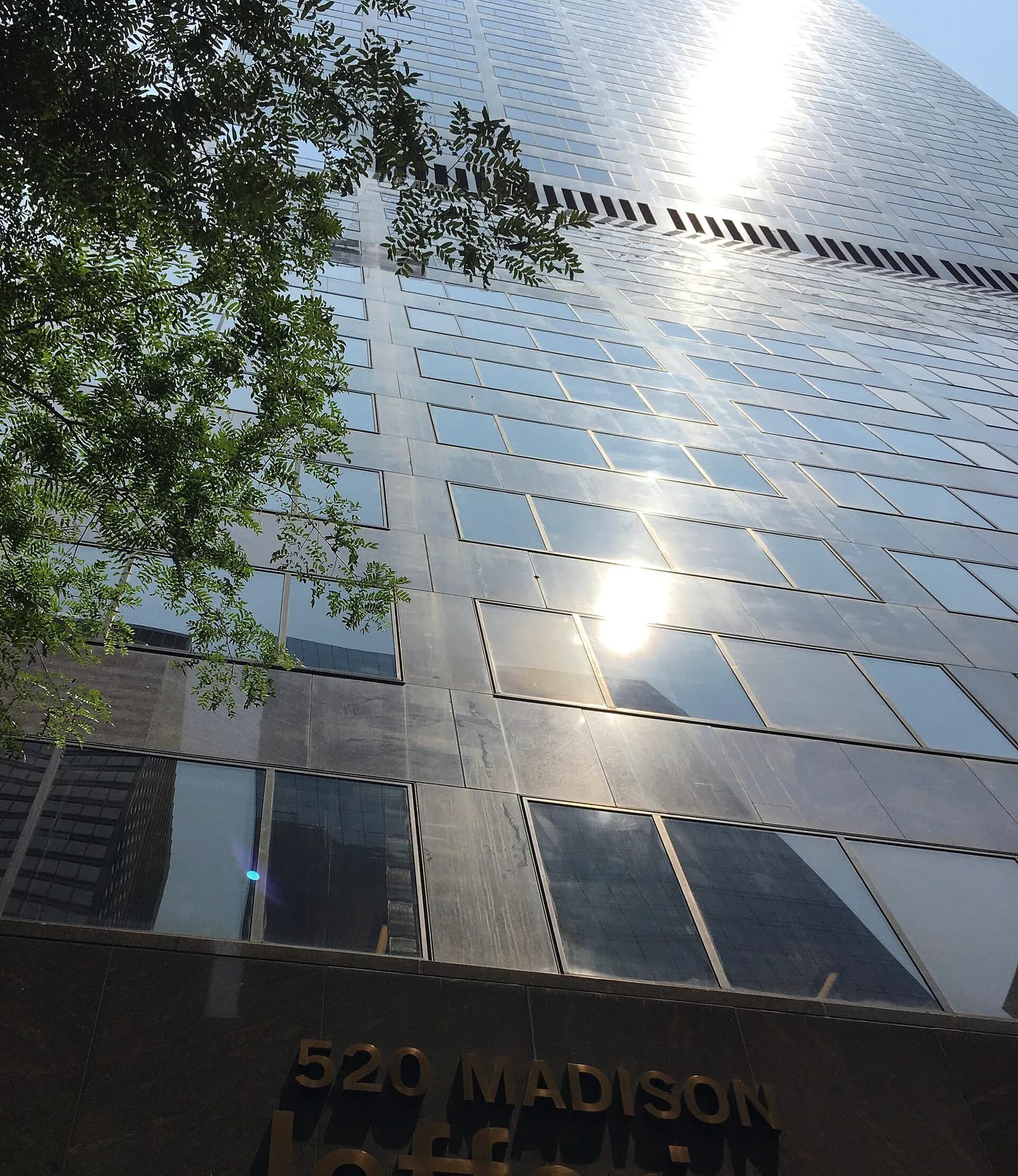 Нью-Йорк дахь Jefferies-ийн төв байр байрладаг 520 Madison Avenue барилга